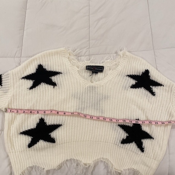 White and Black Star Sweater - Picture 3 of 4